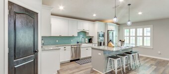 Spacious Home w/ Sunroom, 15 Mi to Pensacola!