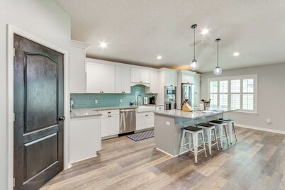 Spacious Home w/ Sunroom, 15 Mi to Pensacola!