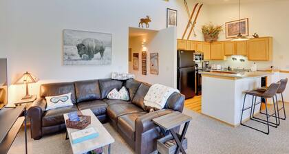 10 Mi to Keystone Slopes: Mtn-view Condo!