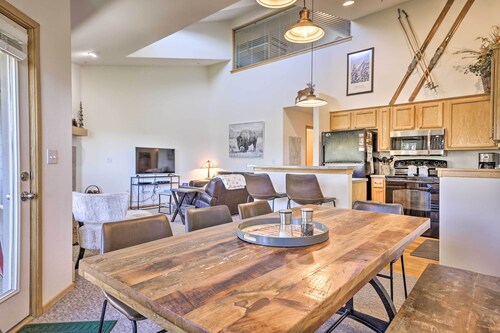 10 Mi to Keystone Slopes: Mtn-view Condo!