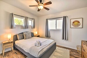 Hus (3 Bedrooms) | 3 sovrum, arbetsyta för laptop, strykjärn/strykbräda och sängkläder