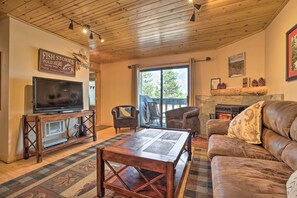 Front of property - Cozy Family Condo in Mammoth Lakes w/ Balcony (Mammoth Lakes)