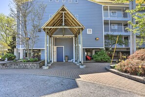 Interior - Waterfront Middle Bass Condo w/ Pool Access! (Put-in-Bay)