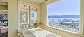 Direct Beach Access: Getaway on Port Orchard!