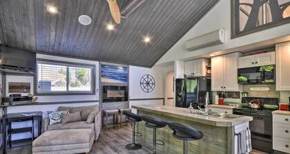 Floating Home on Columbia River w/ Provided Kayaks