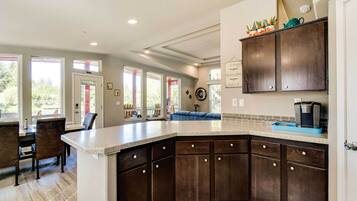 ํ์ฐ์ค (2 Bedrooms) | ๋ด๋ถ