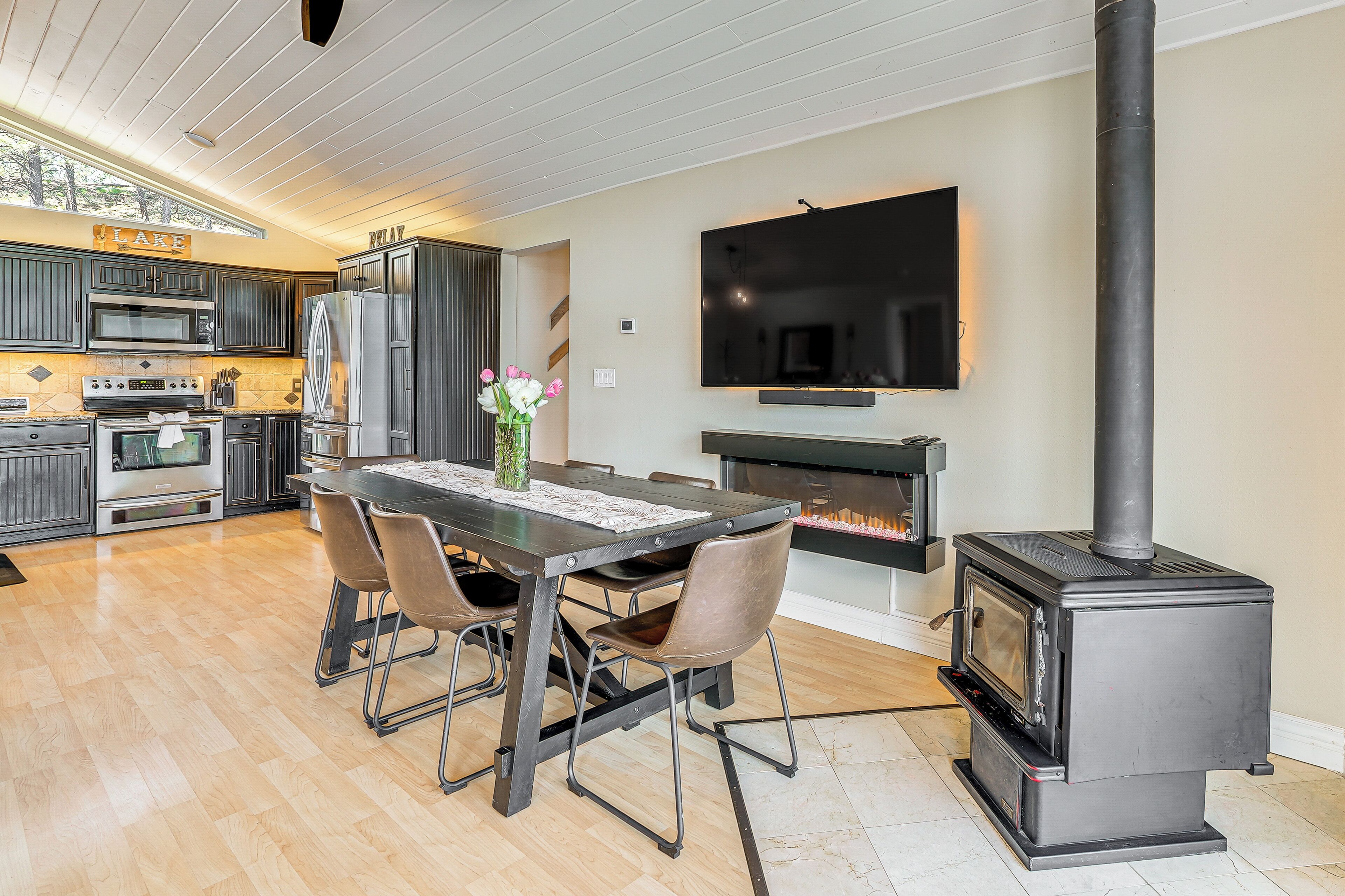 House (4 Bedrooms) | Interior