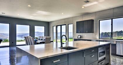 Luxury Home w/ Views - 5 Min to Columbia River