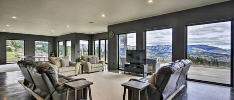 House (4 Bedrooms) | Front of property