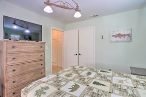 House (2 Bedrooms) | Interior - Cozy Skyforest Cabin ~ 1 Mi to Lake Arrowhead! (Skyforest)