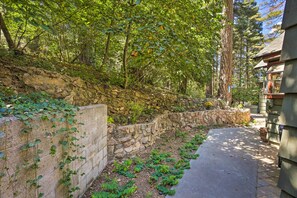 House (2 Bedrooms) | Interior - Cozy Skyforest Cabin ~ 1 Mi to Lake Arrowhead! (Skyforest)