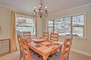 House (2 Bedrooms) | Interior - Cozy Skyforest Cabin ~ 1 Mi to Lake Arrowhead! (Skyforest)