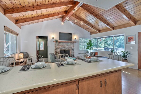 House (3 Bedrooms) | Interior