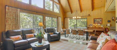 House (4 Bedrooms) | Living area | TV, fireplace, DVD player