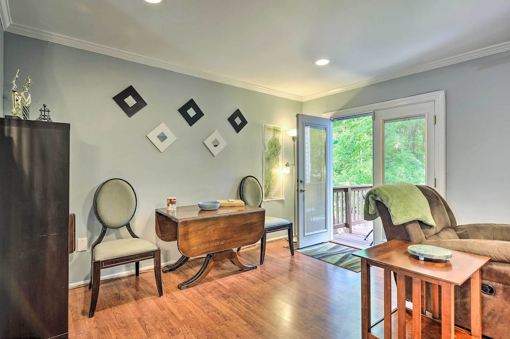 Burke Family Home w/ Deck & Easy City Access! - Clifton, VA