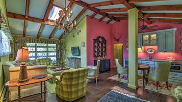 Cottage (2 Bedrooms) | Front of property