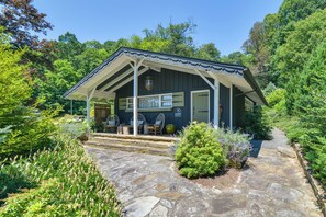 Interior - 'La Petite Chalet' w/ Views in Blue Ridge Mtns! (Marion)