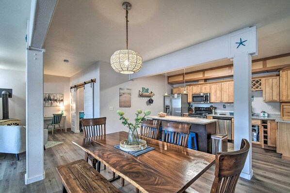 Apartment (3 Bedrooms) | Dining