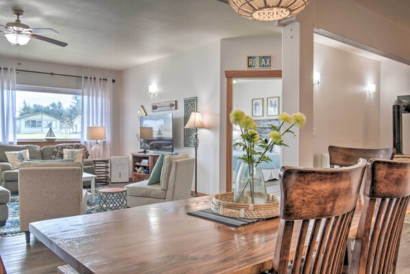 Apartment (3 Bedrooms) | Interior - Waterfront Vacation Rental in Ocean Shores (Ocean Shores)