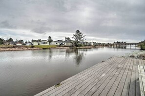 Apartment (3 Bedrooms) | Interior - Waterfront Vacation Rental in Ocean Shores (Ocean Shores)