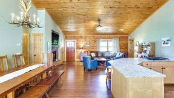 House (3 Bedrooms) | Interior