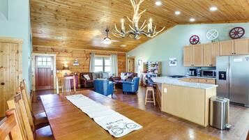 House (3 Bedrooms) | Interior