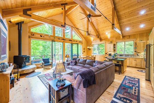 Olympic Natl Park Base: Luxe Port Angeles Cabin