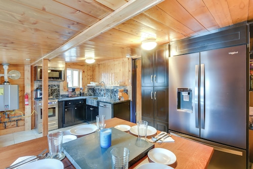 0601: Downtown Salida Cottage w/ Fireplace + Yard