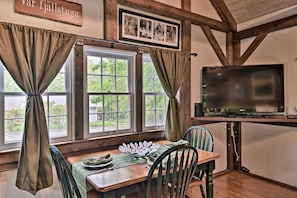 Interior - 6 Mi to Grandfather Mtn: Lake Cottage w/ Deck (Newland)