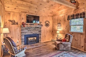 House (2 Bedrooms) | Interior