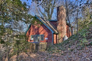 House (2 Bedrooms) | Interior - 'nature's Retreat' w/ Hot Tub: 7 Mi to Bryson City (Whittier)