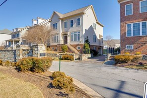 Apartment (1 Bedroom) | Interior - Pet-friendly DC Area Condo w/ Yard! (Silver Spring)