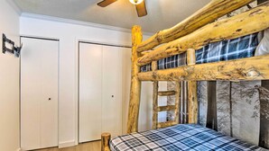 A room with a bunk bed, a ceiling fan, and a door with a handle. - Cozy Breckenridge Condo: Free Ski Shuttle Access! (Breckenridge)