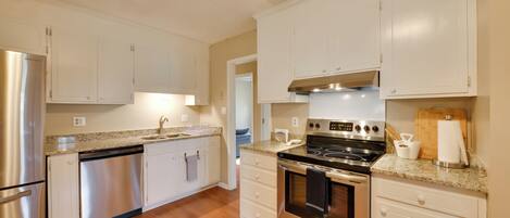 House (3 Bedrooms) | Interior