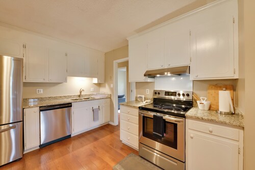 Cozy Home w/ Fenced Yard < 1 Mi Downtown Matthews!