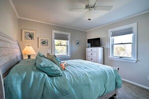 House (3 Bedrooms) | Interior - Carefree Coastal Getaway - Walk to Long Beach (Oak Island)