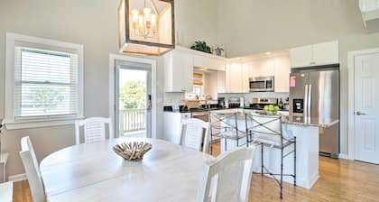 Carefree Coastal Getaway - Walk to Long Beach