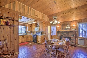 Dining - Idyllwild Nature Retreat: Hiking, Fishing & Biking (Idyllwild)