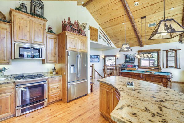 House (5 Bedrooms) | Interior