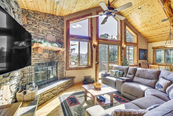 House (5 Bedrooms) | Interior