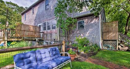 Martha's Vineyard Apt ~ 1 Mile to Inkwell Beach!