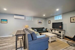 Apartment (2 Bedrooms) | Interior - Martha's Vineyard Apt ~ 1 Mile to Inkwell Beach! (Oak Bluffs)