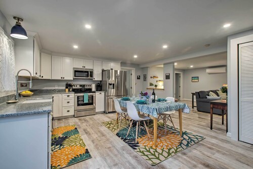 Martha's Vineyard Apt ~ 1 Mile to Inkwell Beach!