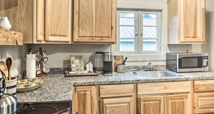 High-end & Homey Family Abode: Walk Downtown!