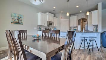 House (4 Bedrooms) | Interior