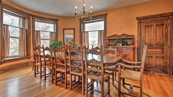 House (5 Bedrooms) | Interior