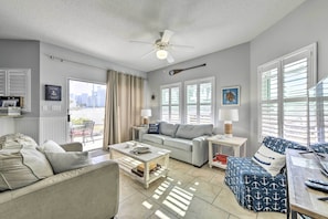 Interior - Coastal Condo With Pool - Walk to Destin Beach! (Destin)