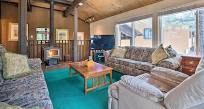 Mammoth Lakes Townhome < 2 Mi to Ski Area!