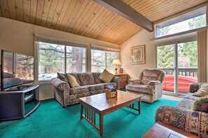 Interior - Mammoth Lakes Townhome < 2 Mi to Ski Area! (Mammoth Lakes)