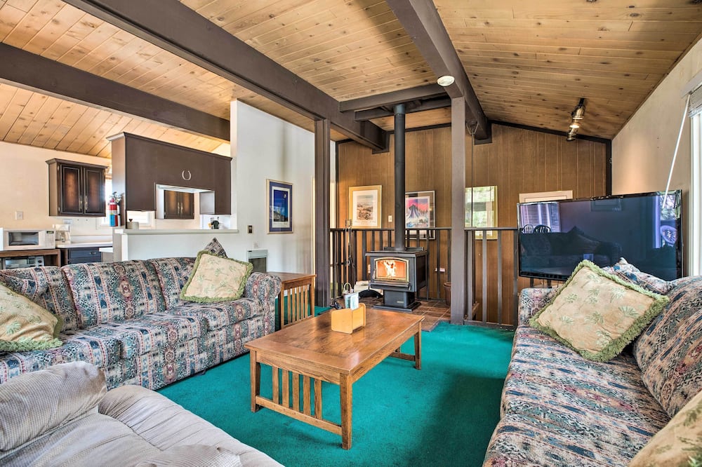 Mammoth Lakes Townhome < 2 Mi to Ski Area! - Convict Lake, CA
